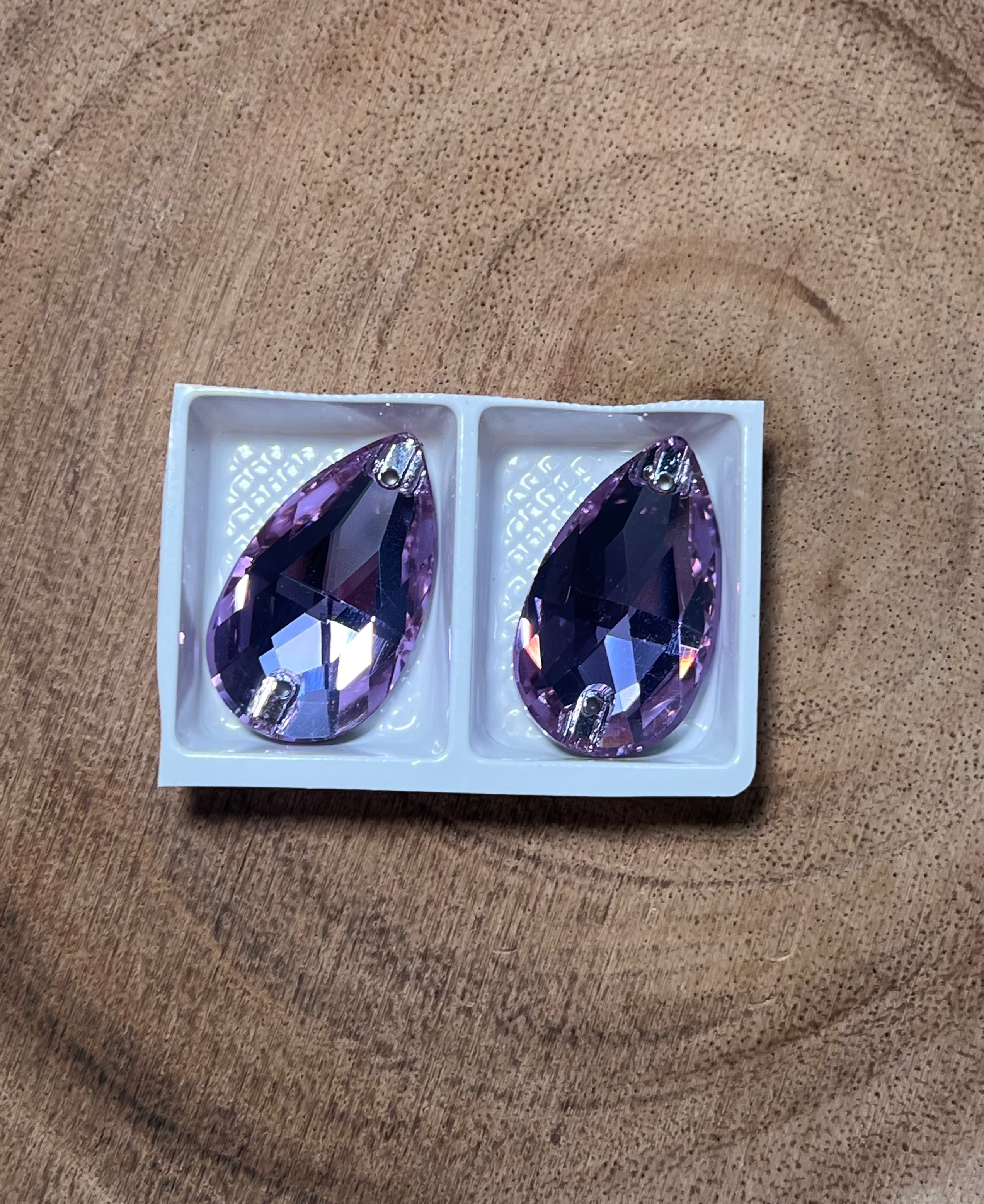 Teardrop Gem Violet 17x28mm