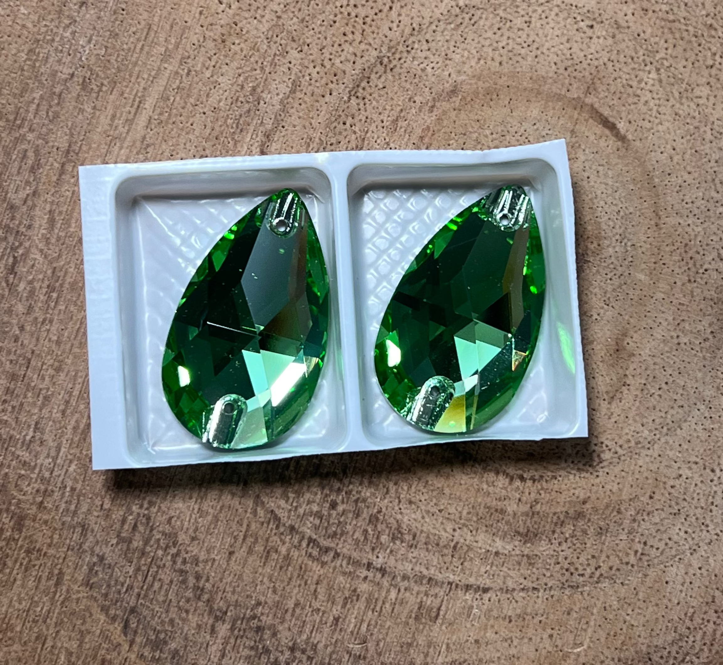 Teardrop Gem Peridot 17x28mm