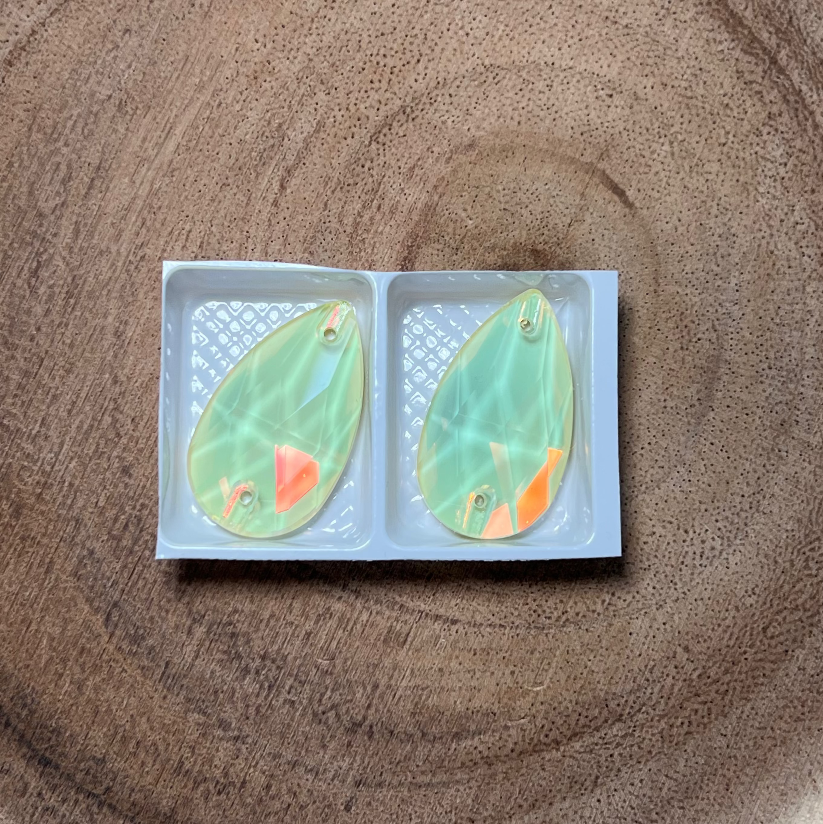 Teardrop Gem Jonquil 17x28mm